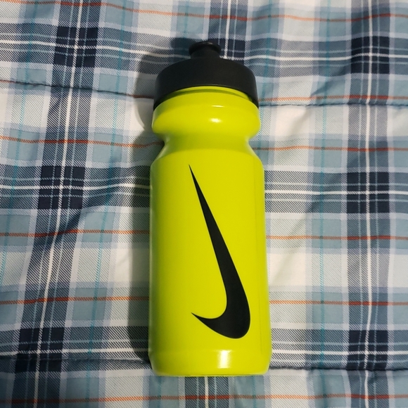 Nike drink bottle yellow Clearance